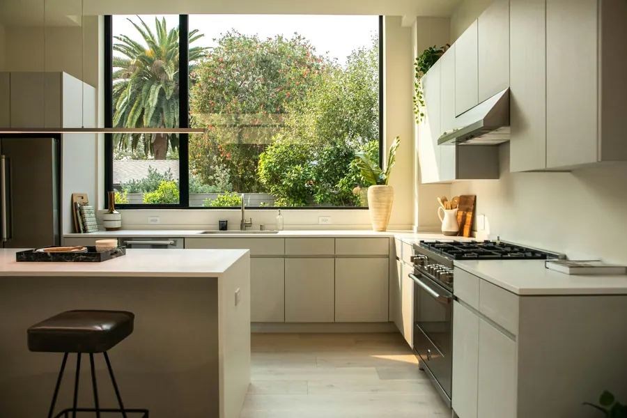Cocina abierta hacia el jardín